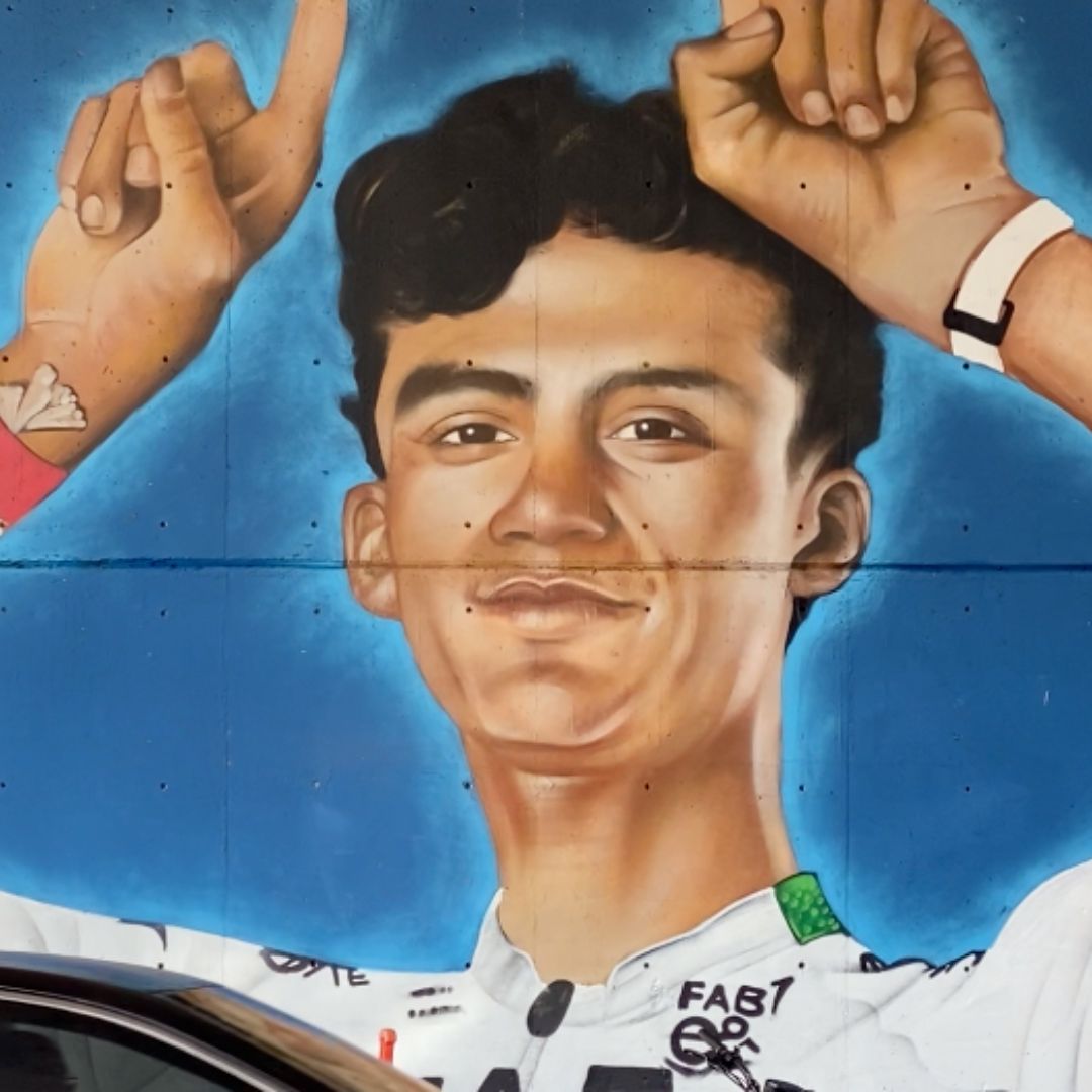 Mural de Isaac del Toro Llega a la Garita de San Ysidro en Tijuana